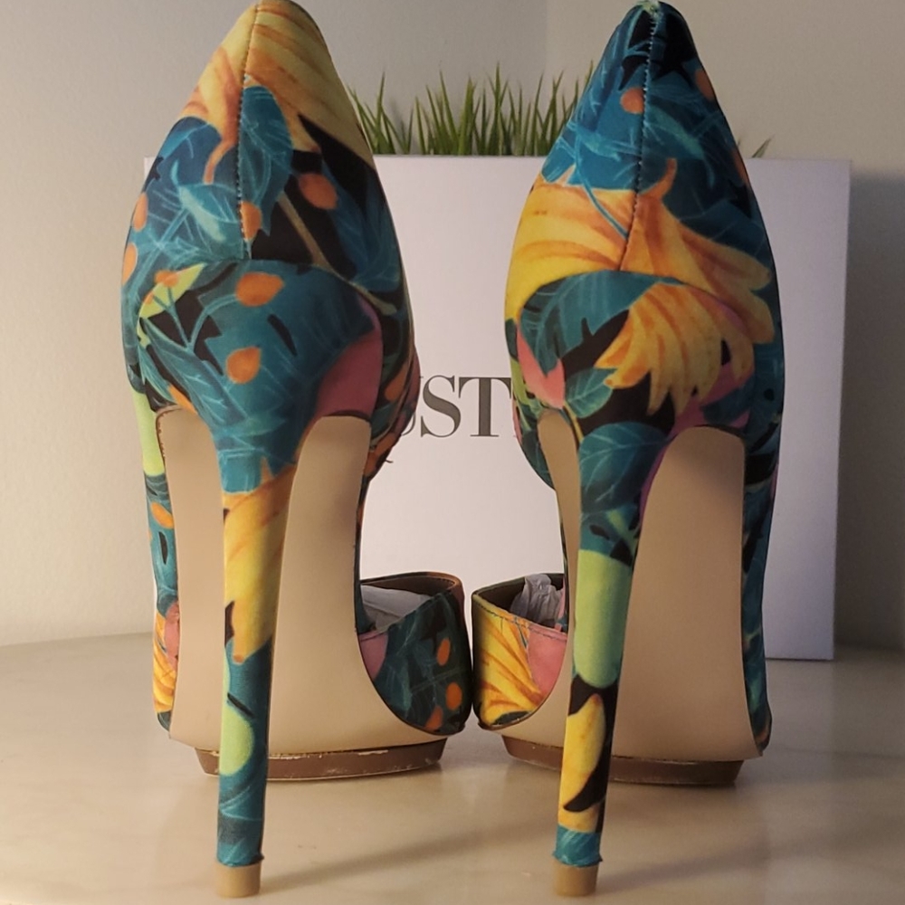 JustFab Pumps - Picture 2 of 4